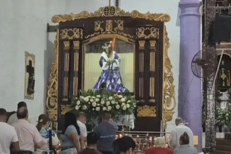 Thousands of Pilgrims Journey to Portobelo for Annual Black Christ Devotion cristo negro portobelo