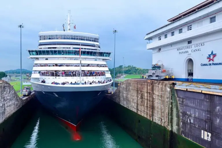 Panama Canal Ushers in 2025-2026 Cruise Season with Record-Breaking Vessels and Milestone Celebrations crucero cruise ship