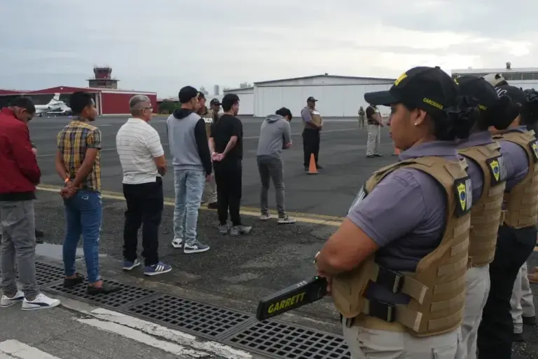 Panama Deports 40 Colombians in Latest National Security and Immigration Enforcement Operation deportations Colombians
