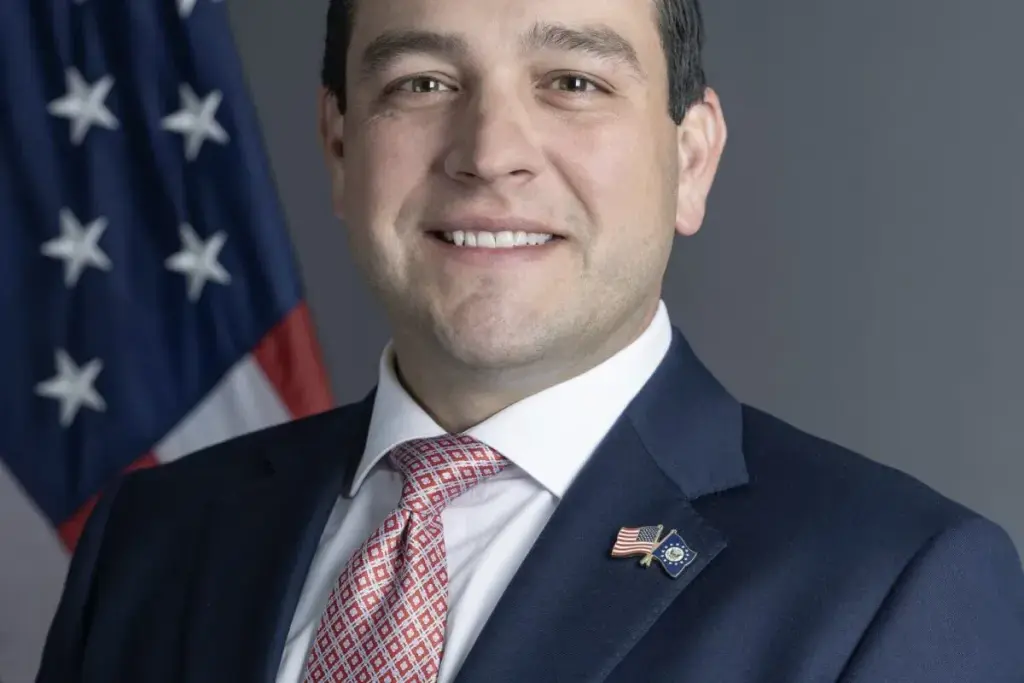 Ambassador Kevin Marino Cabrera official portrait