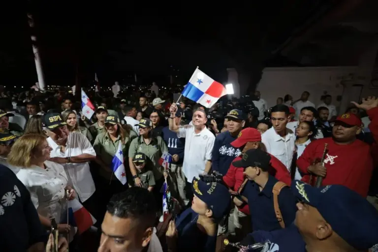 Panama Celebrates 122 Years of Independence with Traditional Dawn Ceremony at 5AM dawn ceremony panama 2025