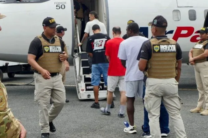 Panama Deports 34 Colombian Nationals in Bilateral Security Operation. Panama Deports Colombian Nationals
