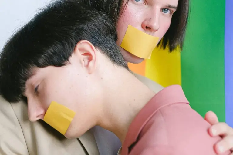 Online Dating Gang Poses Deadly Risks for LGBTIQ+ in Panama lgbtq couple