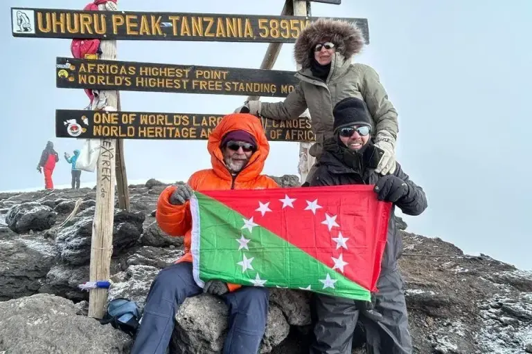 At 80 He Planted the Panamanian Flag on Kilimanjaro team kilimanjaro panama
