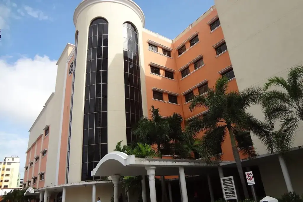 1440px Santo Tómas Hospital