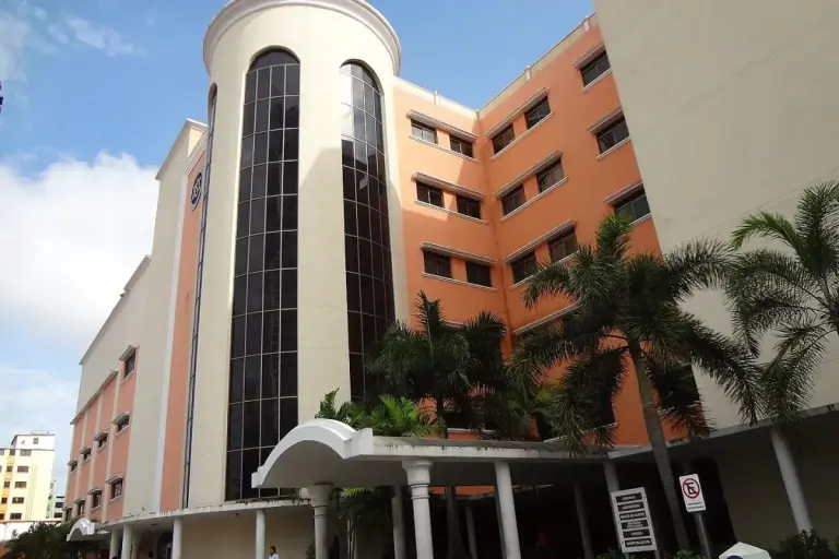 Panama Medical Specialists Warn Against Health System Merger 1440px Santo Tómas Hospital