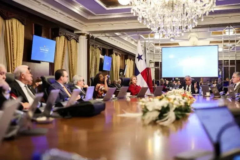 Panama Revokes Economic Measures Against Ecuador presidencia meeting