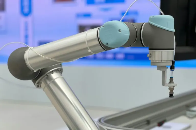 Panama’s Social Security Activates Robotic Pharmacy Systems robot arm