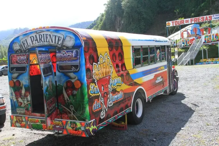 1920px Rearviewbus diablos rojos