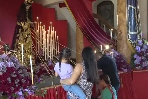 Hundreds Fulfill Vows at Annual Atalaya Religious Pilgrimage Jesús Nazareno de Atalaya