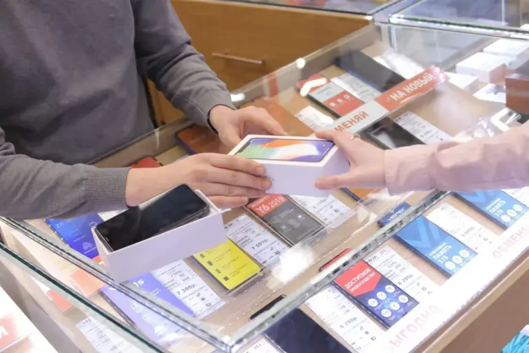 Panama ASEP Surprise Inspection Targets Tigo and Más Móvil Mobile store