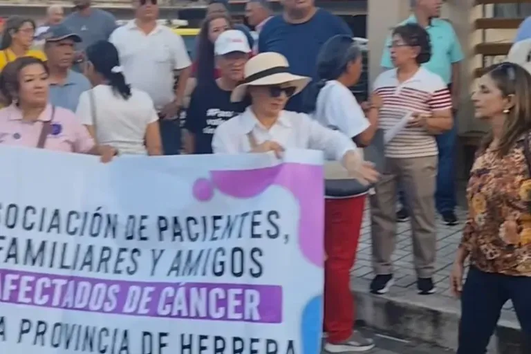 Nine Months Dry, Chitré Residents March Demanding Water Crisis Solutions chitre residents no water march