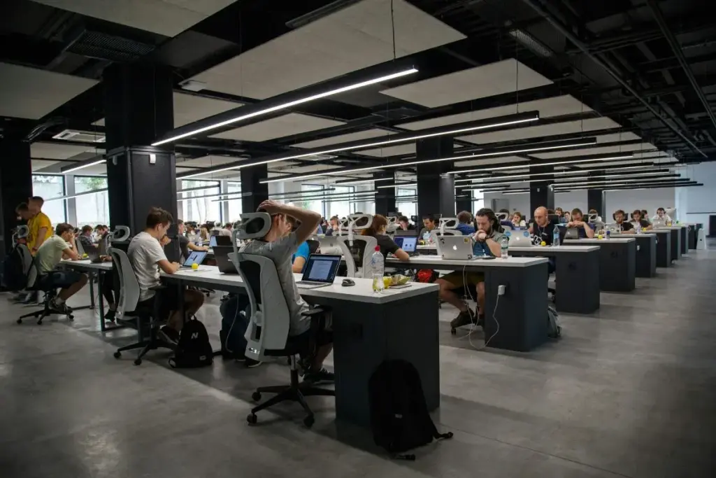 Employees Panama decline