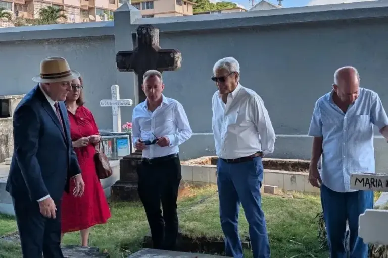 UK and Panama Honor 1826 Congress Bicentennial Together graveyard visit british panama
