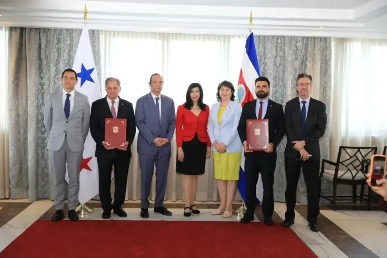 Panama and Costa Rica Sign Agreement for Central American Rail Corridor panama costa rica train main