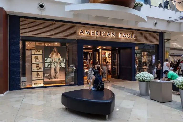 1920px American Eagle Outfitters at The Mall at Millenia in Orlando, Florida, United States
