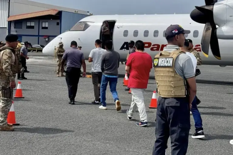 45 colombians deported by panama