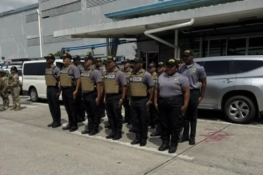 45 colombians deported by panama migracion