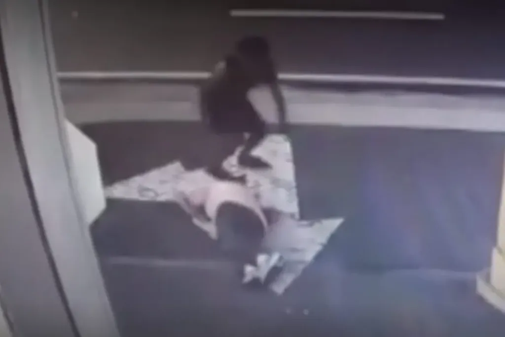 Arrest warrants issued for two teenagers for aggravated robbery and attempted homicide