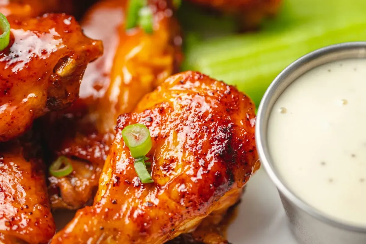 chicken wings with dip