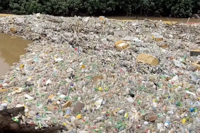 flood gate waste barrier rio