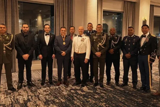 Panama Security Minister Receives U.S. Special Ops Medal ministro abrego receives medal USA