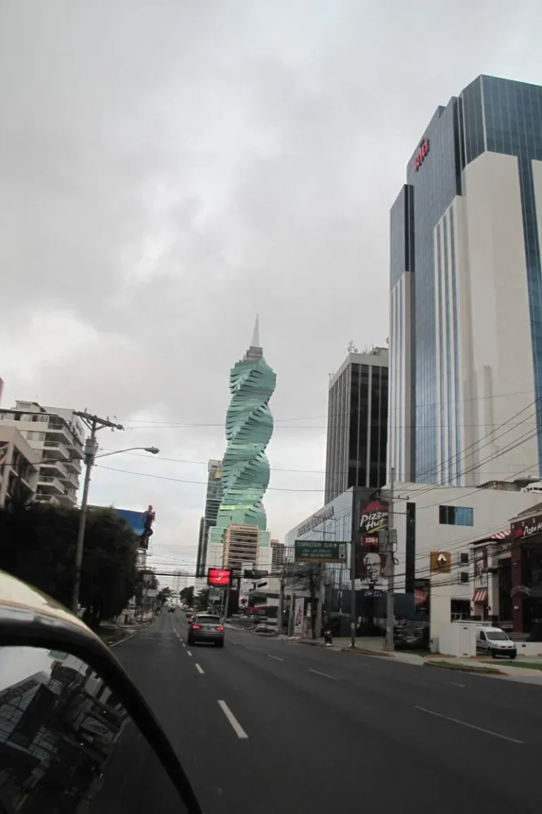 Panama City, el Tornillo building panoramio street