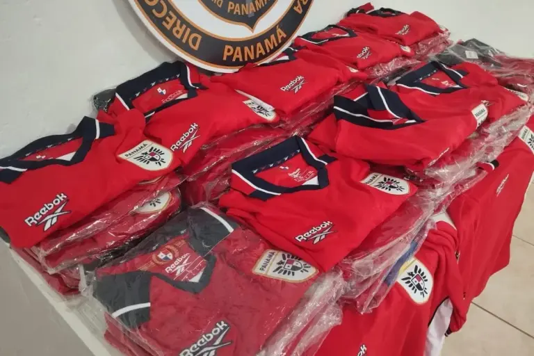 Panama Seizes 73 Counterfeit National Team Jerseys at Border Panama customs seize falsified trickots