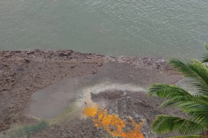 PH de Punta Paitilla Paint release into Ocean Credit: MiAmbiente