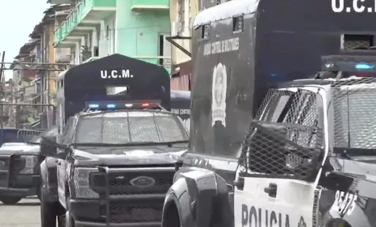 500 Police Officers Deployed in Panama Crime Crackdown Protected Police Car with Agents
