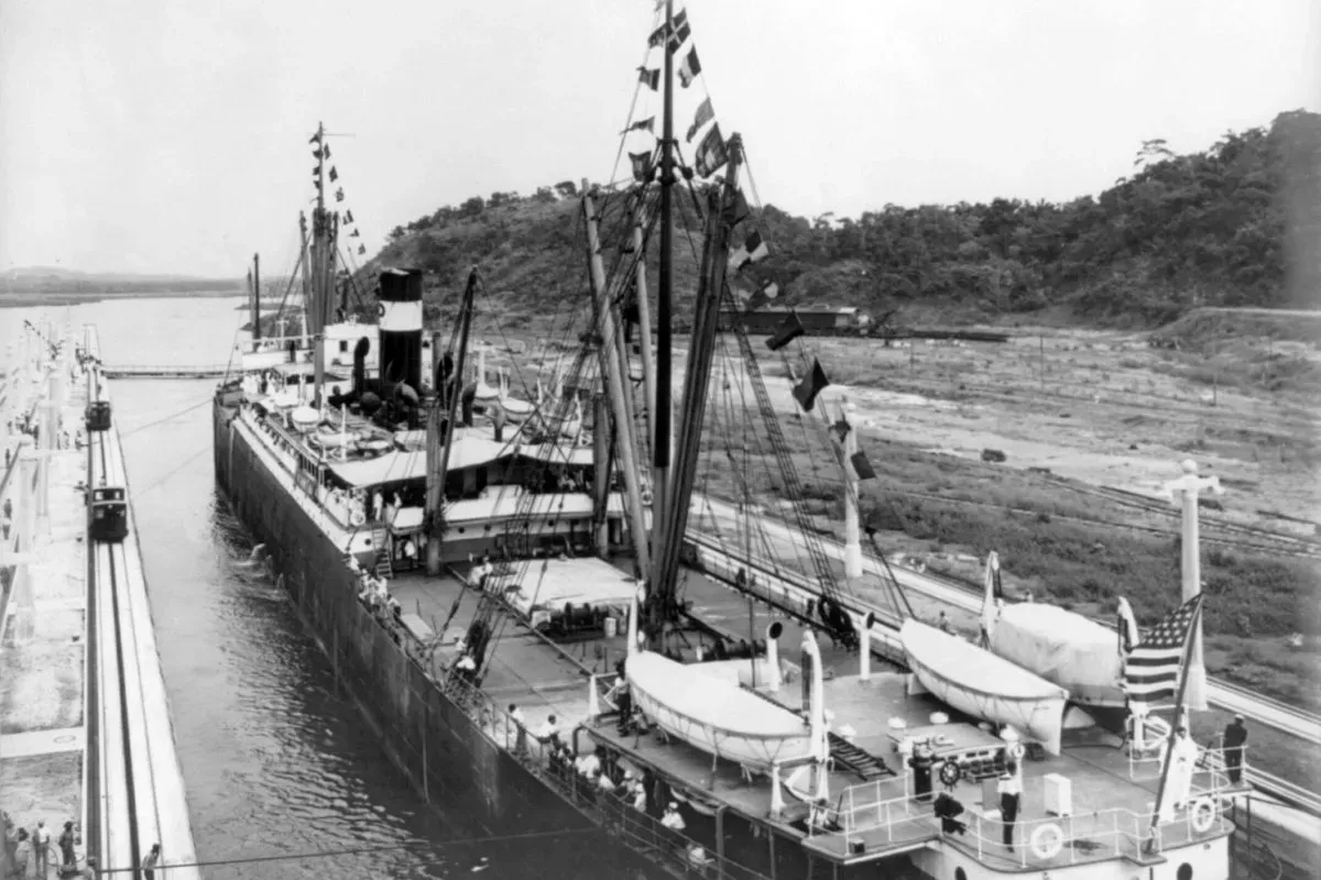 SS Ancon entering west chamber cph.3b17471u