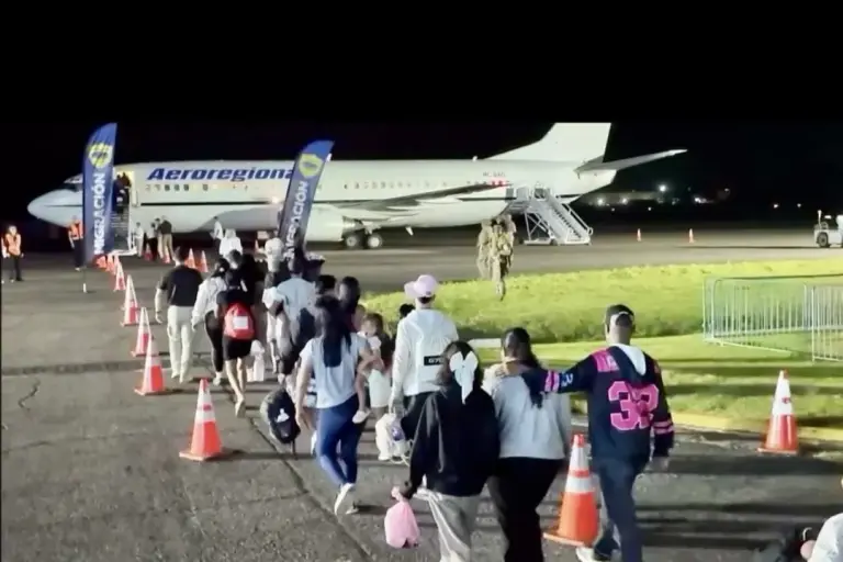 venezuelans voluntary flight home from panama