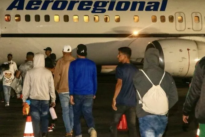 venezuelans voluntary flight home from panama