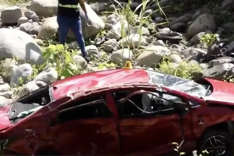 Driver Dies After Plunging From Bridge in Chiriquí Province – Number 33 this Year A driver died in a traffic accident on the bridge that divides the districts of Dolega and Boquete