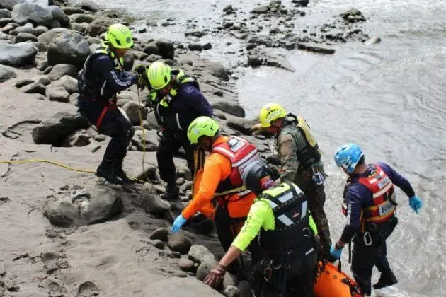 body found after 4 days search by bomberos panama