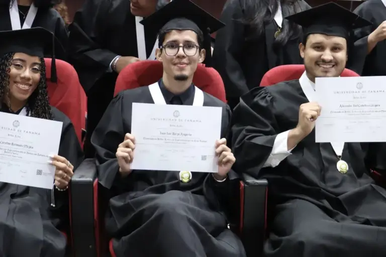 graduates fine arts universidad panama