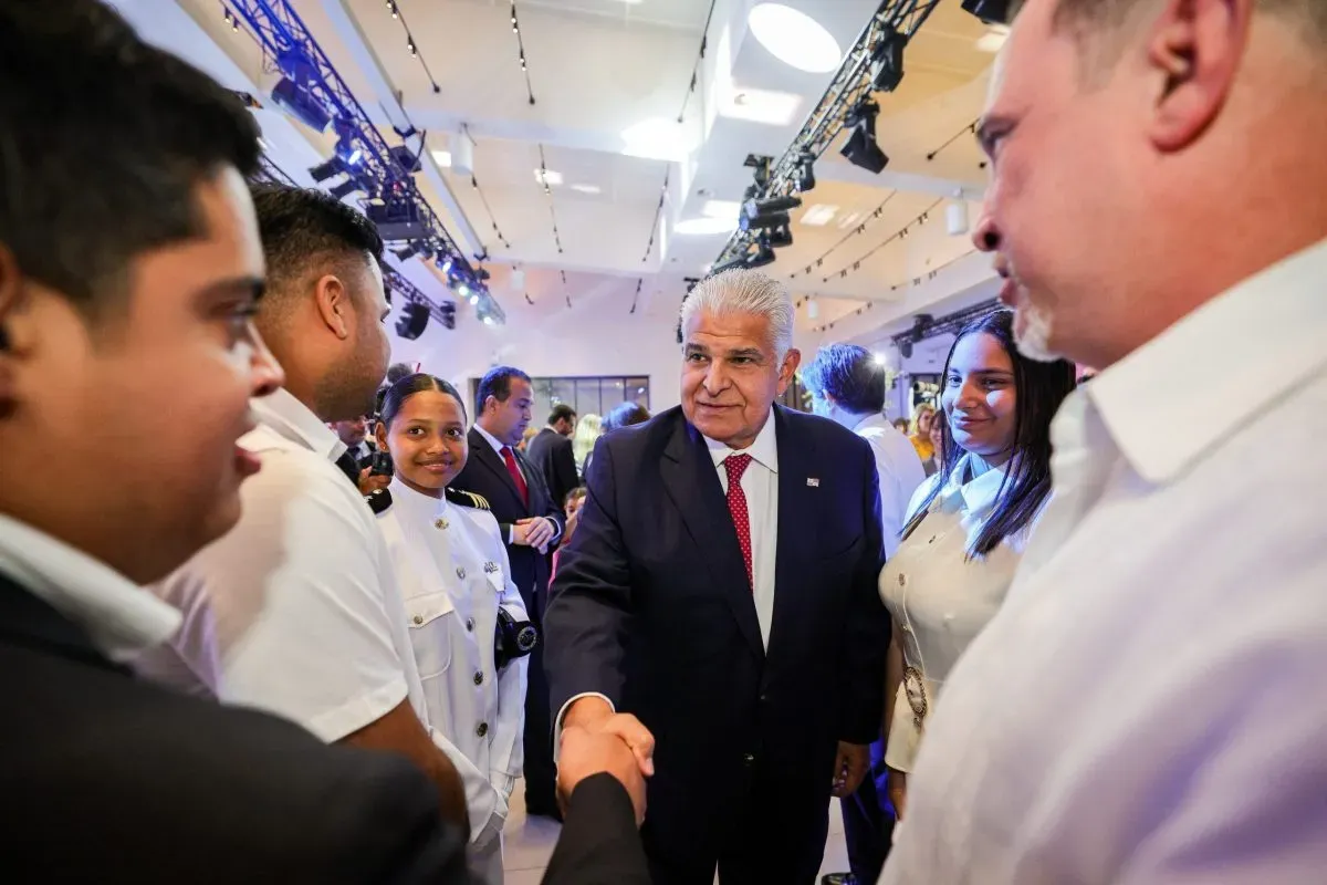 Mulino shaking hands in Greece By MIRE GOB PA