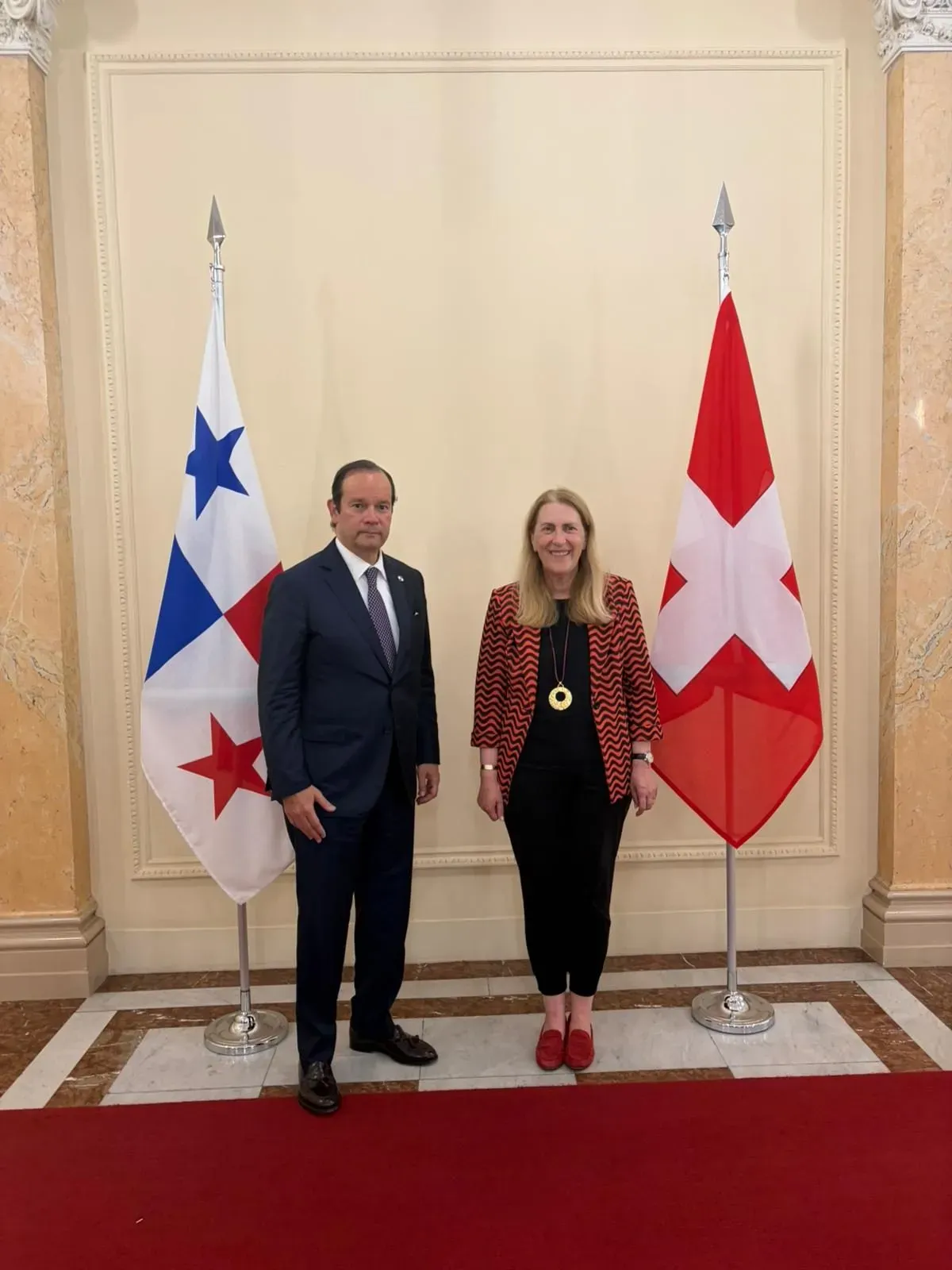 Martínez-Acha with Helene Budliger by mire gob pa