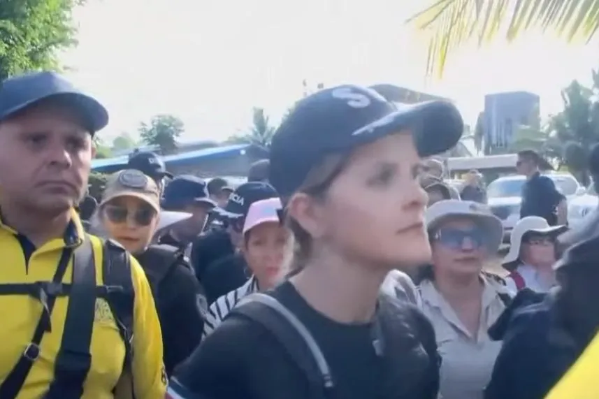president laura fernandez arriving in la crucitas