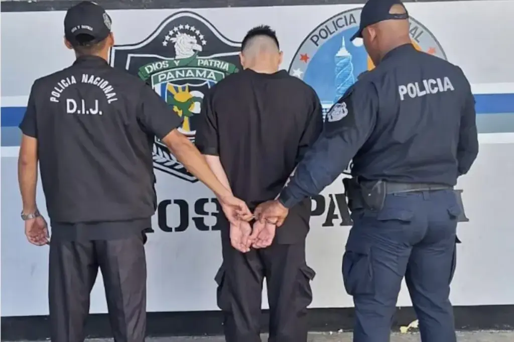 The National Police arrested a citizen under investigation for alleged aggravated fraud related to purported immigration procedures.
