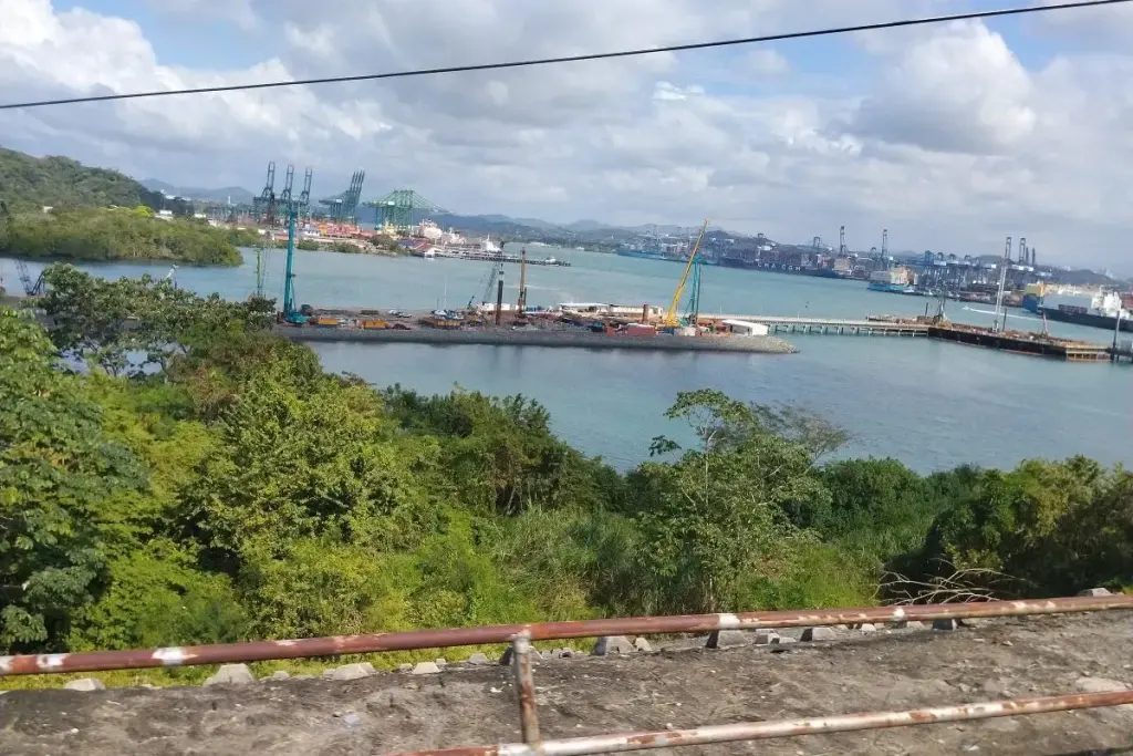 Photograph of the construction of the West Main Tower of the fourth bridge over the Panama Canal in mid-January 2026 from the Pan-American Highway Por José Chuito - Trabajo propio, CC BY 4.0, https://commons.wikimedia.org/w/index.php?curid=182886917