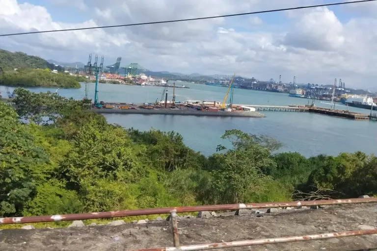 Photograph of the construction of the West Main Tower of the fourth bridge over the Panama Canal in mid-January 2026 from the Pan-American Highway Por José Chuito - Trabajo propio, CC BY 4.0, https://commons.wikimedia.org/w/index.php?curid=182886917