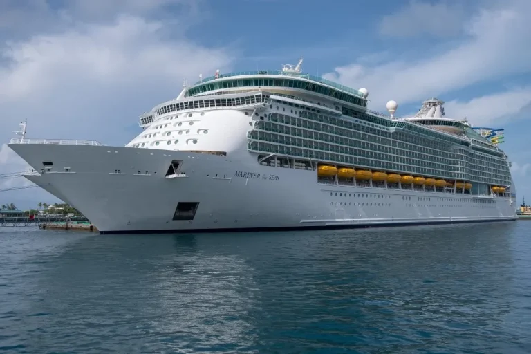 3840px Bahamas Cruise ship exterior June 2018 (3303)