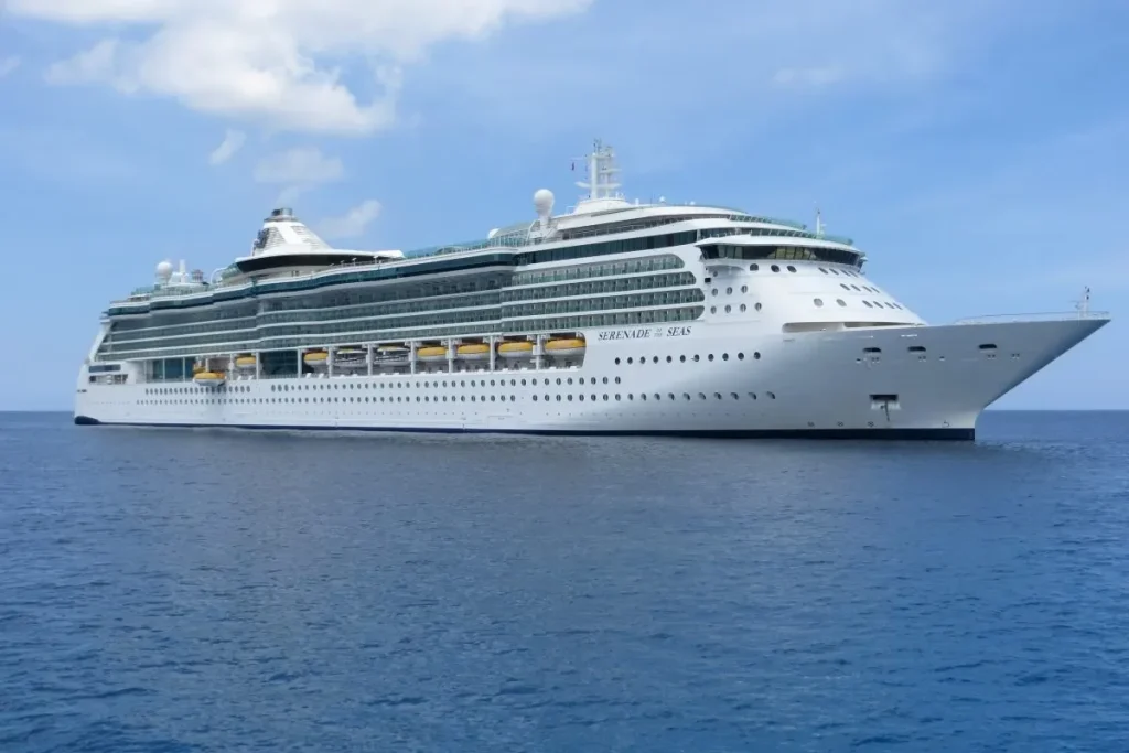 3840px Serenade of the Seas at Grand Cayman1 Cruise ship