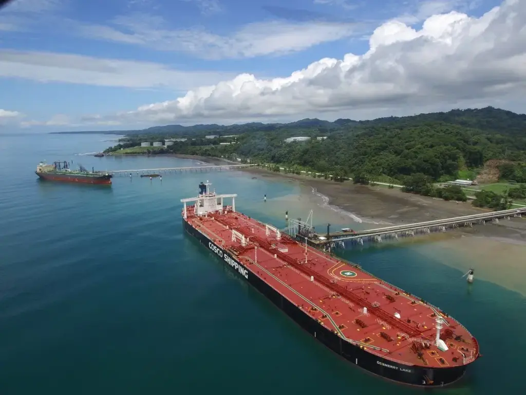 crude oil and petroleum dock by petroterminal