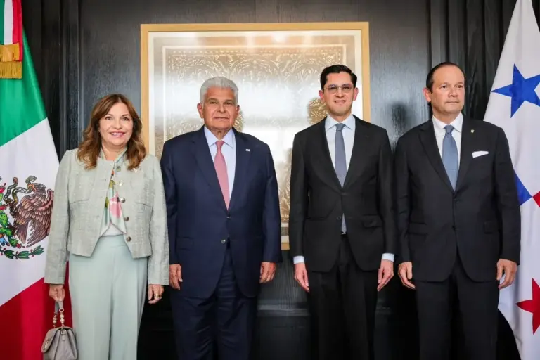 Maricel Cohen de Mulino and President Jose Mulino in Mexico by presidencia
