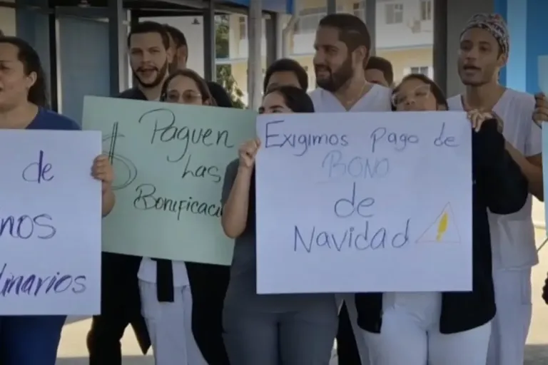 Panama Medical Residents Demand Payment for Over 200 Interns Panama Medical Residents Demand Payment for Over 200 Interns in Protest