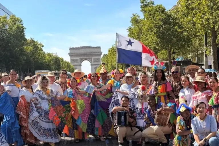 Panama Debuts at Paris Tropical Carnival With Congo Pollera Panama parades for the first time in the Tropical Carnival of Paris with Congo Pollera by MIRE