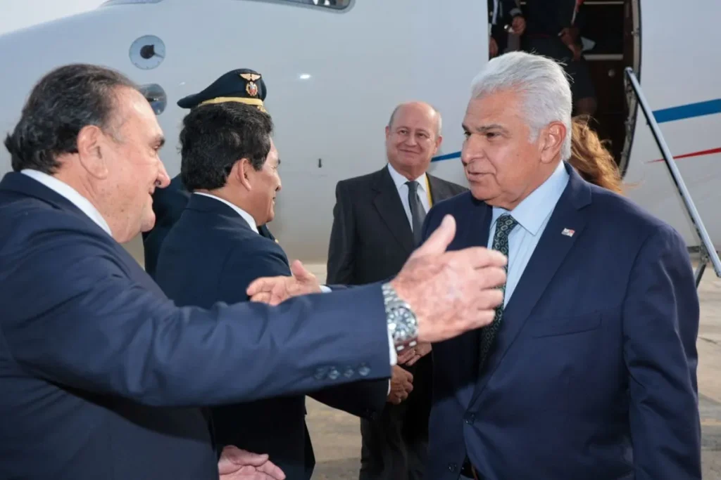 President Mulino arriving in Peru for presidential inaugaration Credit Presidencia 2