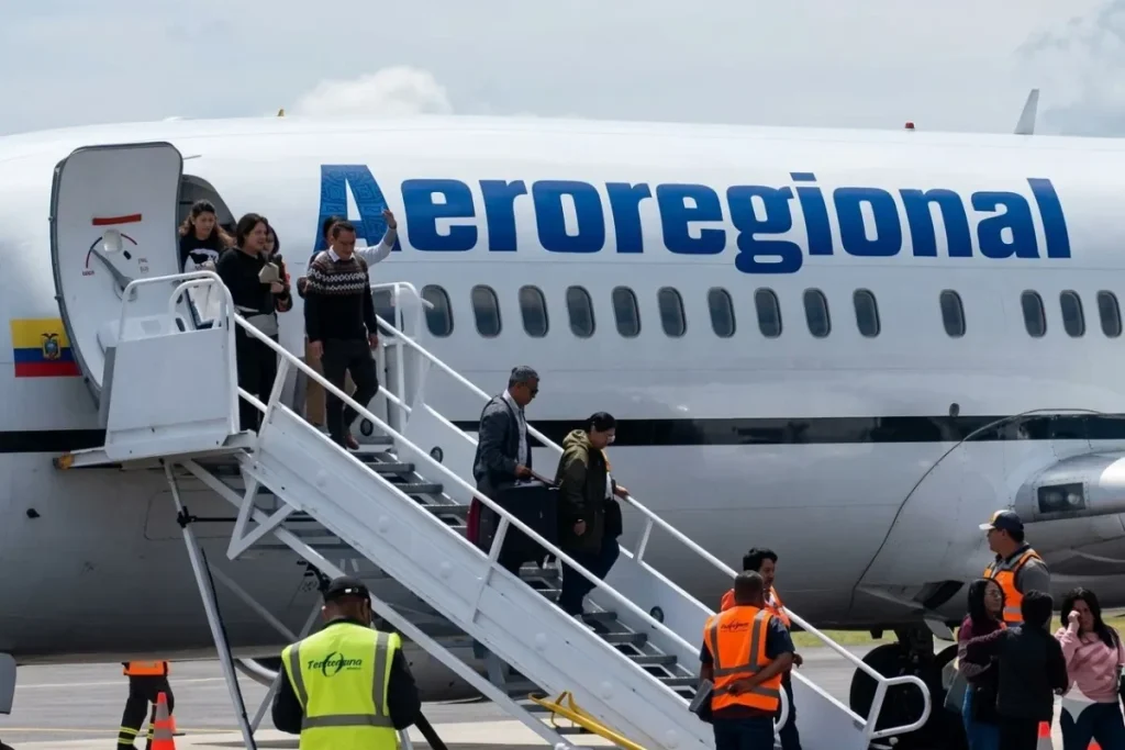 quito rio hato flight aeroregional panama